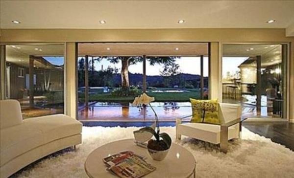 Gen yldz bir ok nlnn de yaad California'daki Studio City'de yeni bir malikane satn ald.