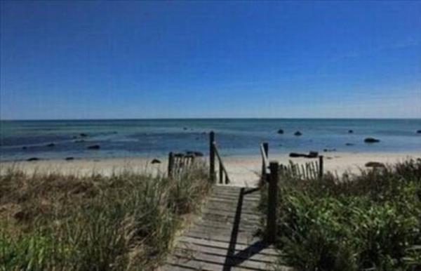 Taylor Swift, gen kuak yldzlar arasnda emlak zengini olarak tannyor. Srekli pahal evler satn alyor, bir sre sonra onu satp bir bakasn alyor. Son gelen haberlere gre Swift bu evi de bir sre nce satt.