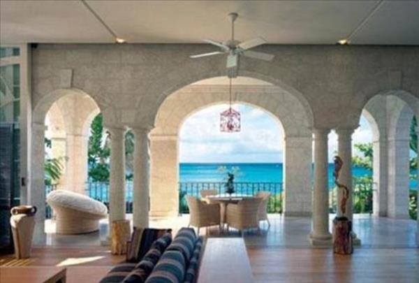 Rihanna, anavatan Barbados'un en gzde blgelerinden One Sandy Lane'de kelimenin tam anlamyla bir saray yavrusu satn ald.