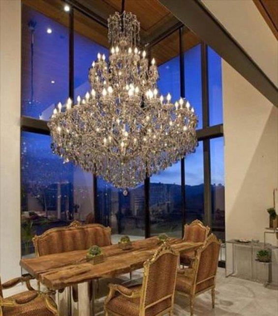 Bieber'n yeni evinin 5 yatak odas, bahesinde yzme havuzu bulunuyor.