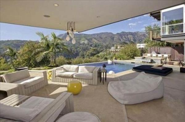 Gl manzaral evin kendine ait geni bir spor salonu da mevcut.