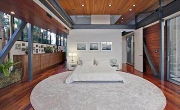 Kutcher bir sredir bu evi eyalaryla birlikte 50 bin dolara kiraya veriyordu.