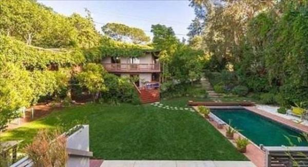 Harry Styles'n nl komular arasnda Demi Moore, Lisa Vanderpump, Jon Voight de bulunuyor.