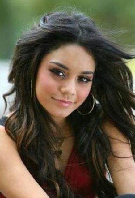 Hudgens'in nceki ylki ylki kazanc 2 milyon dolard.