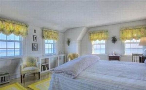 Swift'in satn ald ev Massachusetts'te Cape Cod'da.