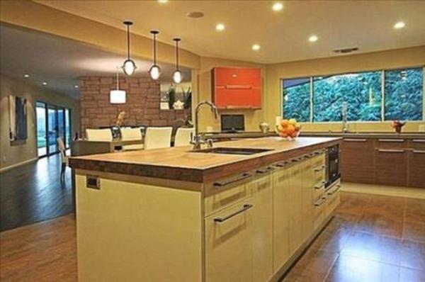 Cyrus'n satn ald malikane 5 bin metrekarenin zerinde bir alana ina edilmi.