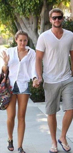 Cyrus bu malikanede sevgilisi Liam Hemsworth ile birlikte yaamay planlyordu. Ama ift yollarn ayrnca bu hayali de ykld.