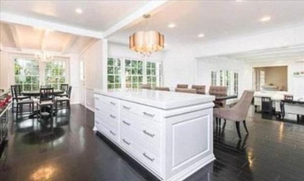 Gnmz yldzlarndan Ben Affleck ve Jennifer Garner ift Reese Witherspoon ile Arnold Schwarzenegger da ayn blgede ikamet ediyor.