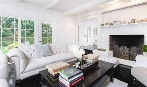 Conrad'n yeni evinin i dekorasyonu ise nl tasarmc Jeff Lewis'in imzasn tayor.