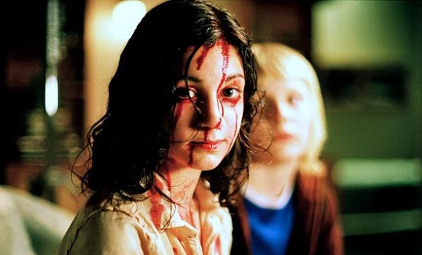 <p><b>6. Let the Right One In (Gir Kanma) 2008</b></p>  Rotten Tomatoes: %98    <p>IMDB Puan : 8.0</p>