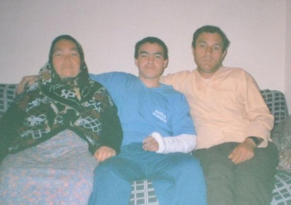 Madende hayatn kaybeden Osman zgn'in ailesi..