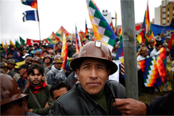 <p><b>Bolivya</b></p>  Yerli maden iileri ylda ortalama 52 bin 300 dolar, yabanc maden iileri ylda ortalama 156 bin 900 dolar kazanyor.