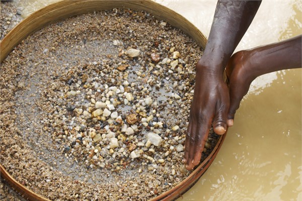 <p><b>Botswana</b></p>  lkede yerel madenciler ylda ortalama 50 bin dolara yakn kazanrken, yabanc madencilerin ne kadar kazand bilinmiyor.