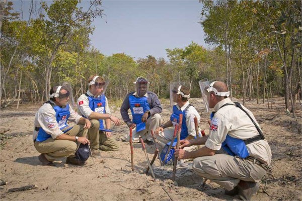 <p><b>Angola</b></p>  Angola'da yerli maden alanlar yllk 40 bin dolarn zerinde kazanrken, yurtdndan getirilen alanlarn yllk kazanc ortalama 135 bin 700 dolara kadar kyor.