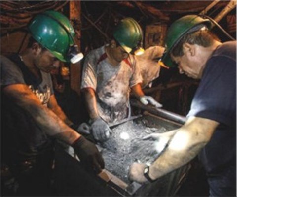 <p><b>Kolombiya</b></p>  Yerli madenciler ylda ortalama 61 bin dolarn zerinde, yabanc madenciler ylda ortalama 131 bin dolarn zerinde kazanyor.