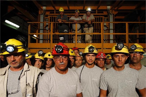 <p><b>talya</b></p>  Yerli madenciler ylda ortalama 57 bin dolar, yabanc madencilerse ylda ortalama 39 bin dolarn zerinde kazanyor.