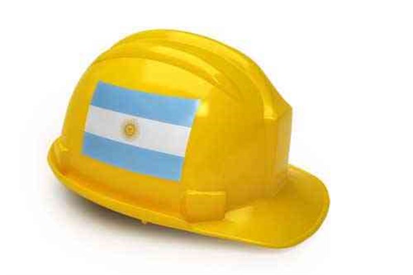 <p><b>Arjantin</b></p>  Arjantin'de yerli madenciler yllk ortalama 41 bin 600 dolar kazanrken, yurtdndan getirilen iilerin yllk kazanc ortalama 133 bin 300 dolar buluyor.