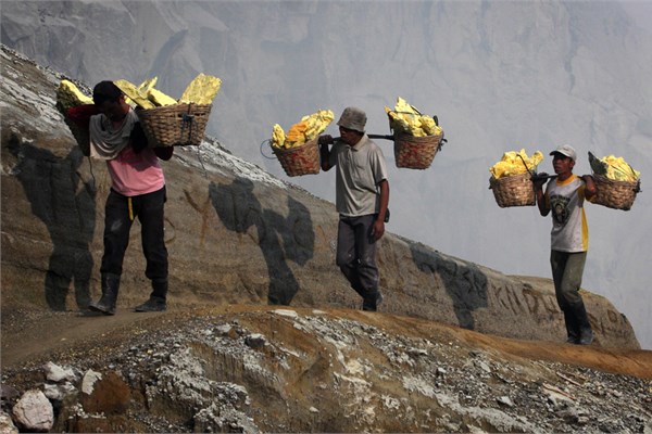 <p><b>Endonezya</b></p>  Yerli madenciler ylda ortalama 40 bin dolar, yabanc madencilerse ylda ortalama 149 bin dolarn zerinde kazanyor.