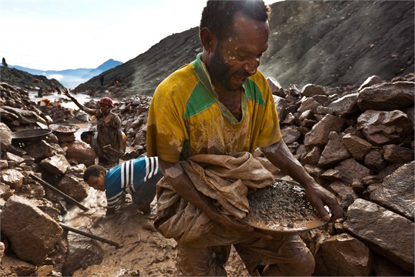 <p><b>Papua Yeni Gine</b></p>  Yerli madenciler ylda ortalama 35 bin dolar, yabanc madencilerse ylda ortalama 162 bin dolarn zerinde kazanyor. Listeye gre en ok kazanan yabanc maden iileri bu lkede.