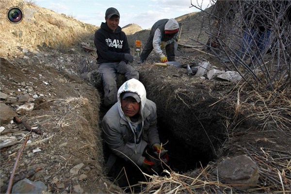 <p><b>Moolistan</b></p>  Yerli madenciler ylda ortalama 35 bin dolar, yabanc madencilerse ylda ortalama 165 bin dolarn zerinde kazanyor.