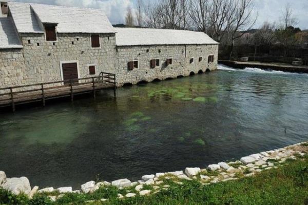 Bosna / Mihrimah Sultan'a ait g�l �st�nde yeralan evi