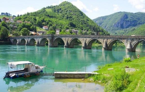 Bosna Hersek / Sokullu Mehmet Pa�a taraf�ndan yat�r�lan Drina K�pr�s� ve k�pr� �zerinde yeralan mihrab�
