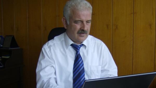 �al��ma Bakanl���n�n eski m�fetti�i memuriyetten ayr�ld�ktan sonra, yalan d�nyaya h�zl� al��t�.