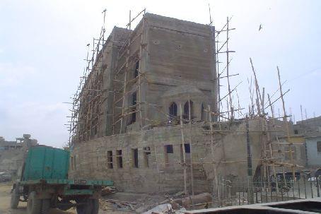 Pakistan mimarisi ile farkl� bir imaj vermek isteyen mimarlar Kara�i b�lgesinde gemi �eklinde bir camii in�a ettiler.