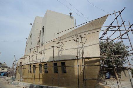 Namaz�n kurtulu� oldu�unu insanlara hat�rlatmak i�in camiiyi gemi �eklinde yapt�klar�n� s�yleyen mimarlar , b�lge halk�n�n ve turistlerinde ilgisini hayli �ekmi� durumdalar.