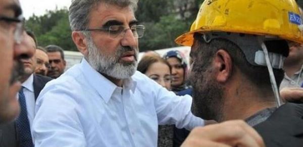 <p><b>YEN MADENCYE CEKETN VERD</b></p>    Soma'da stn gayret ve performans ile alan Enerji Bakan Yldz'n yen bir madenciye ceketini verdii renildi.