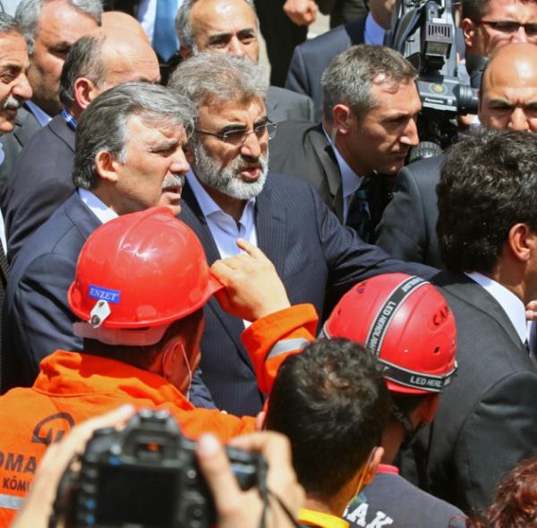 Yldz, bir taraftan madencilerin karlmas, otopsi, cenaze ilemleri, yarallarn tedavisi ve aileye teslimi gibi tm sreleri yakndan takip ediyor. Dier taraftan kameralarn karsna geerek faciayla ilgili gelimeleri dakika dakika anlatarak, Trk ve dnya kamuoyunda Soma faciasyla ilgili herhangi bir speklasyon yaplmasna yer brakmad.