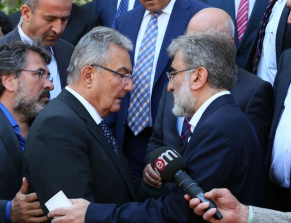 Kriz masasnn ncelikli gndem maddesi yer altndaki madencilerin kurtarlmas. Son ii yer altndan karlana kadar kurtarma almalar devam edecek.