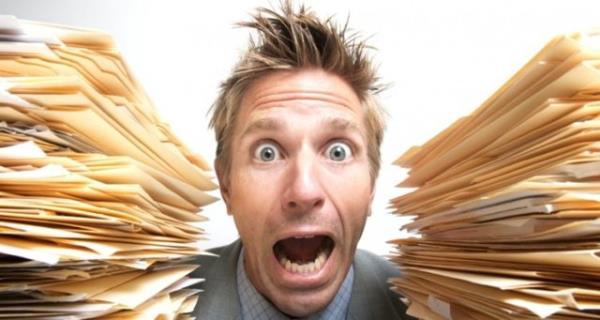 Metropol kentlerde yaayanlarn gelecek kaygsyla kendisini iine ar adapte etmesiyle ortaya kan ikoliklik, tedavi edilmezse hayat yaanmaz hale getiriyor.  <p>Psikolojik bir rahatszlk olan hastalk, beyin gcyle i yapanlarda ska grlyor.</p>