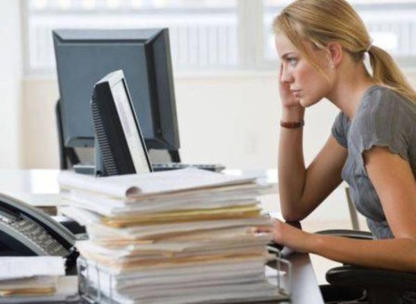 geceleri uyumak yerine riskleri gzden geirme, aile balarnn kopma noktasna gelmesi, iyeri dndaki kiilerle grmeme istei, kimseden yardm almama.