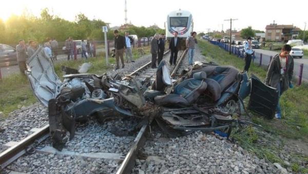 Kazann ardndan makinistler gzaltna alnd. Kaza ile ilgili soruturma sryor.