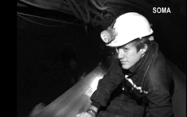 MANSA'nn Soma'da lesi'nde meydana gelen, 301 iinin yaamn yitirdii faciann olduu madende ekildii iddia edilen ve ieriinde program yapmcs Hakan Doanay ile iilerle yaplan rportajlarn bulunduu grntler internet portallar ile sosyal paylam sitelerinde paylalyor.