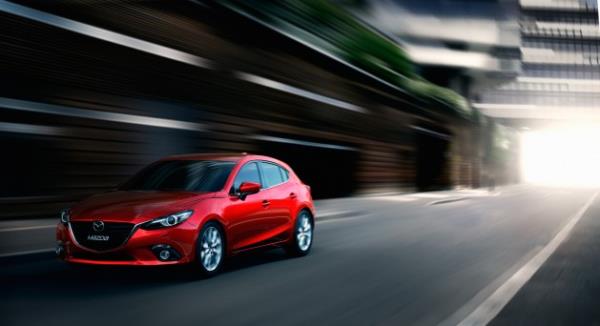Yeni Mazda3 hatchback d�nya lansman�n� ger�ekle�tirdi ve tasar�m harikas�n� tan�tt�.