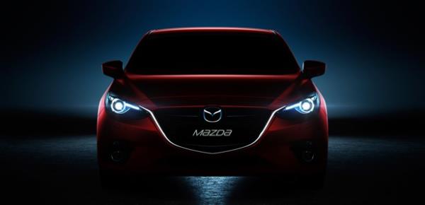 Yeni Mazda3 hatchback d�nya lansman�n� ger�ekle�tirdi ve tasar�m harikas�n� tan�tt�.