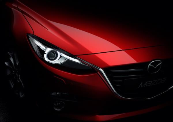 Yeni Mazda3 hatchback d�nya lansman�n� ger�ekle�tirdi ve tasar�m harikas�n� tan�tt�.
