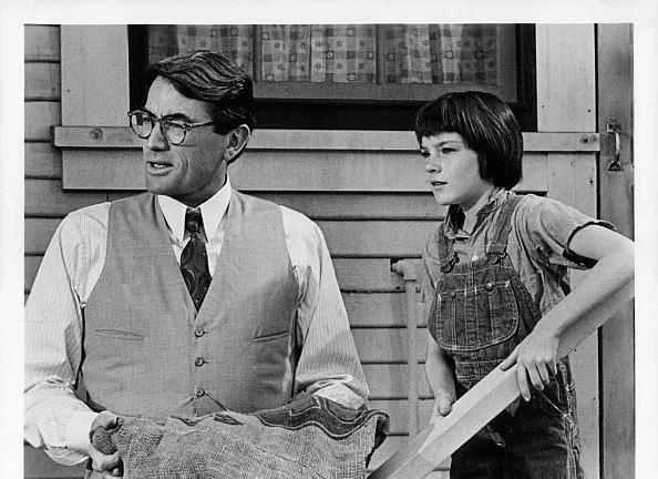 <p><b>11- To Kill a Mockingbird (1962)</b></p>  Baba ve daha iyi bir insan olmay renmek iin.