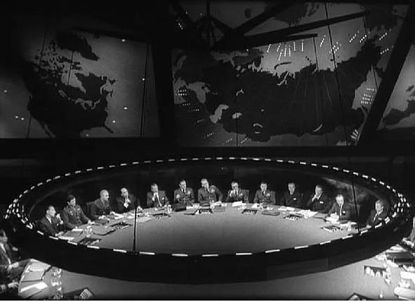 <p><b>12- Dr. Strangelove (1964)</b></p>  Dnyann bittii gibi olduu bir an sizin iin de gelecek.