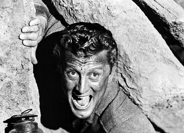 <p><b>18- Ace in the Hole (1951)</b></p>  Hayatta gerekten neyin nemli olduunu anlamanz iin.