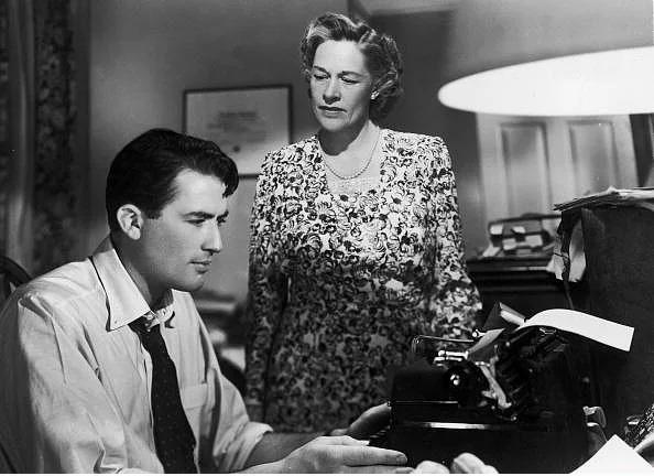 <p><b>23- Gentleman's Agreement (1947)</b></p>  Ne kendinizin herkesten iyi olduunu ne de herkesin sizden iyi olduunu anlamak iin