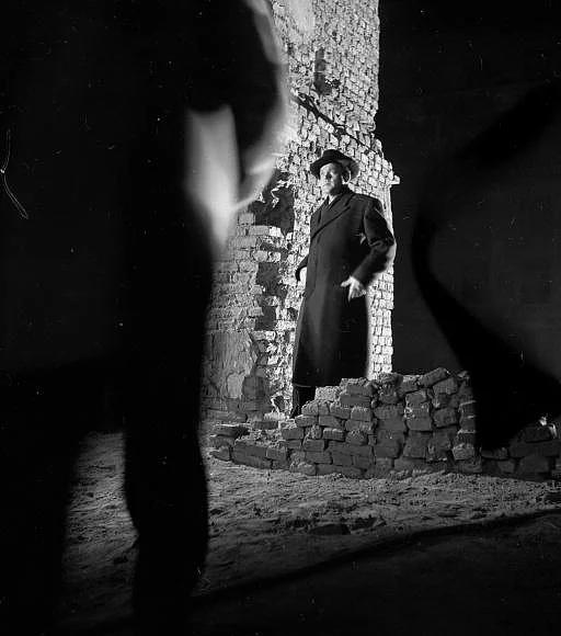 <p><b>28- The Third Man (1949)</b></p>  Ahlaki deerlerinizin hep sorgulanacan renmek iin.