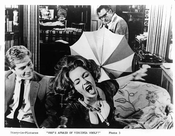 <p><b>20'li Yalardaki Herkesin zlemesi Gereken 31 Siyah-Beyaz Film</b></p>  <p><b>1- Who?s Afraid of Virginia Woolf? (1966)</b></p>  Elbet hayatnzda bir yemekli parti vereceksiniz.