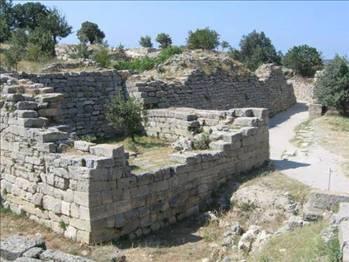 Bir zamanlar nemli medeniyetlerin merkezi olan bu ehirler, asrlar nce terkedilmi olsalar ve zaman iinde tabiat koullar nedeniyle zarar grseler de, hala poplerliini koruyor. Pek ok maceraperest, arkeolog ve turistin ilgi oda olan bu eski ehirler aa karlmay bekleyen bir ok srla zamana kar direniyor.