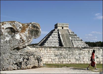 <p><b>Chichen Itza ? Meksika</b></p>  Meksika'nn Yucatan Yarmadas'nda bulunan bu ehir, M.S. 500 ve 900 yllar arasnda Maya uygarlnn en nemli yerleim merkezi olmutur.