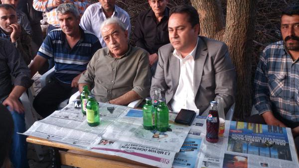 Kalabalk bir sanat grubu, maden faciasndan etkilenen maden iileri ve ailelerine destek olmak amacyla dn Manisa?nn Soma ilesine gitti.