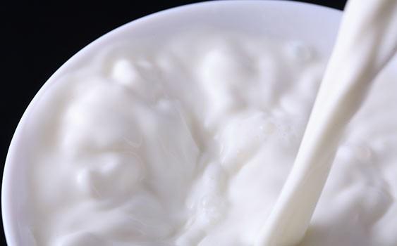 �shal ve kusmay� artt�racak d���ncesiyle hi�bir �ey yememek yanl�� bir davran��t�r. �shal tedavisinin en iyi �ekli dinlenmek ve bol miktarda s�v� ( temiz i�me suyu, ayran, maden suyu, �ekersiz �ay vb.) t�ketmektir.