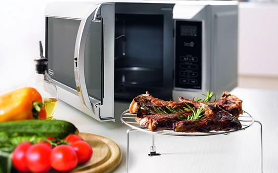 Dondurulmu� besinler, buzdolab� s�cakl���nda veya mikrodalga f�r�nda ��zd�r�lerek kullan�lmal�, ��zd�rme i�lemi oda s�cakl���nda veya kalorifer, soba �st�ne b�rak�larak kesinlikle yap�lmamal�d�r.